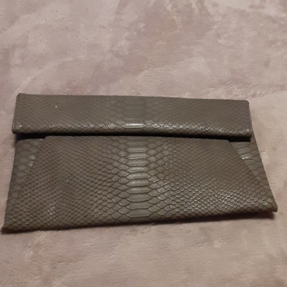 Urban Expressions Handbags - Grey Snake Skin Clutch